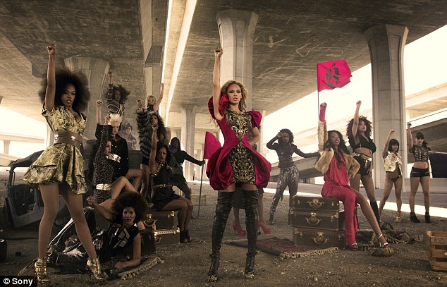 article-1388578-0C266FBF00000578-748_634x407